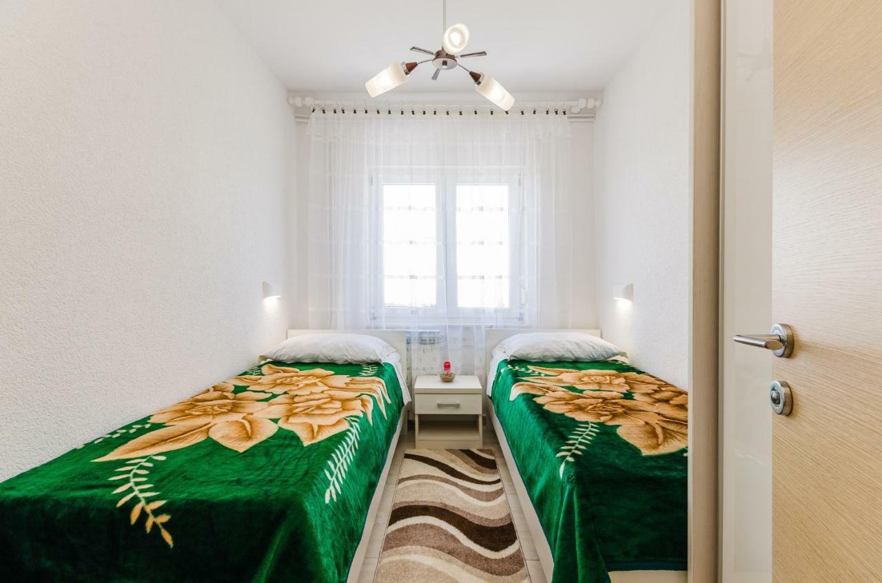 Apartment In Novi Vinodolski 15274 Povile Exteriör bild