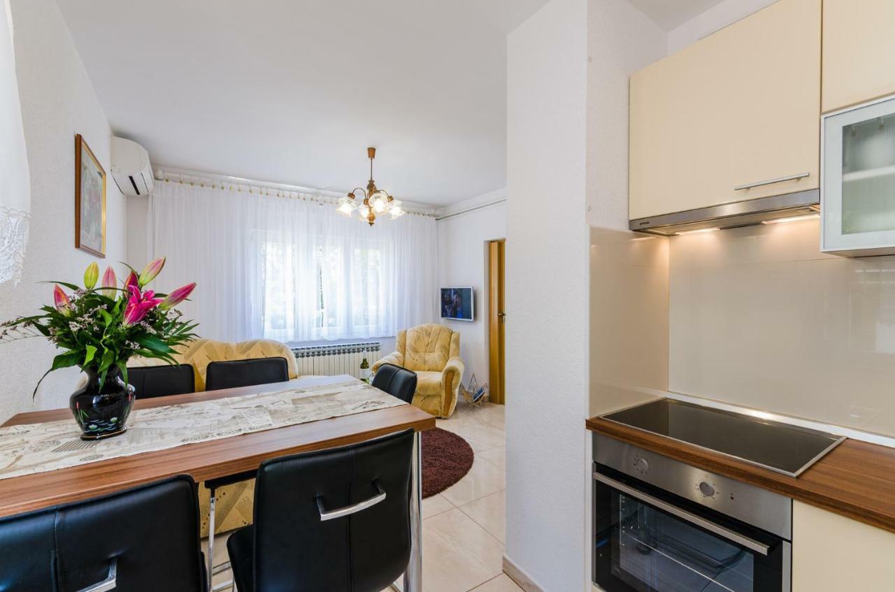 Apartment In Novi Vinodolski 15274 Povile Exteriör bild